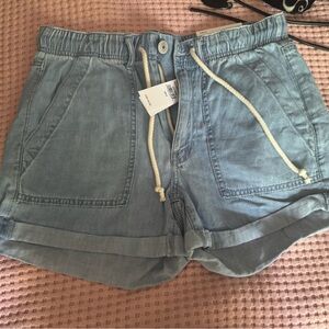 American Eagle size 6 shorts